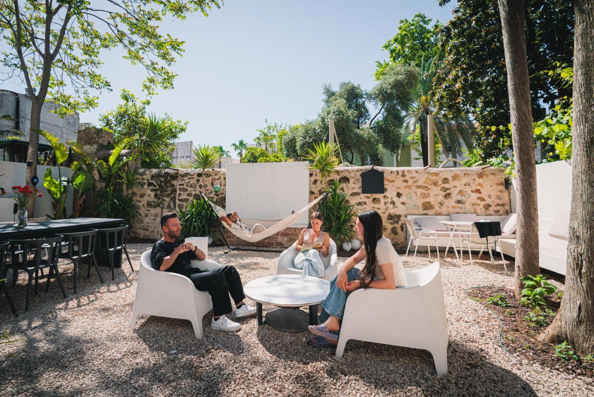 Be Bold Hostel Antalya Bagian luar foto